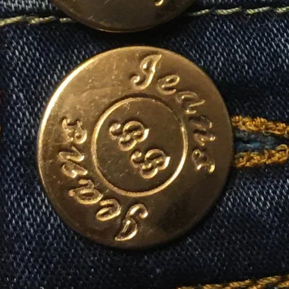 B. B. JEANS Stretch Denim Shorts - Picture 4 of 11